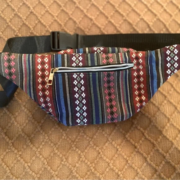 NWOT Cute Boho Fanny Pack with Lots of Storage Space - Picture 3 of 3
